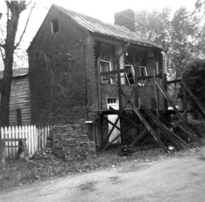 1933 40135 Main Street Waterford VA Lee Hollingsworth House